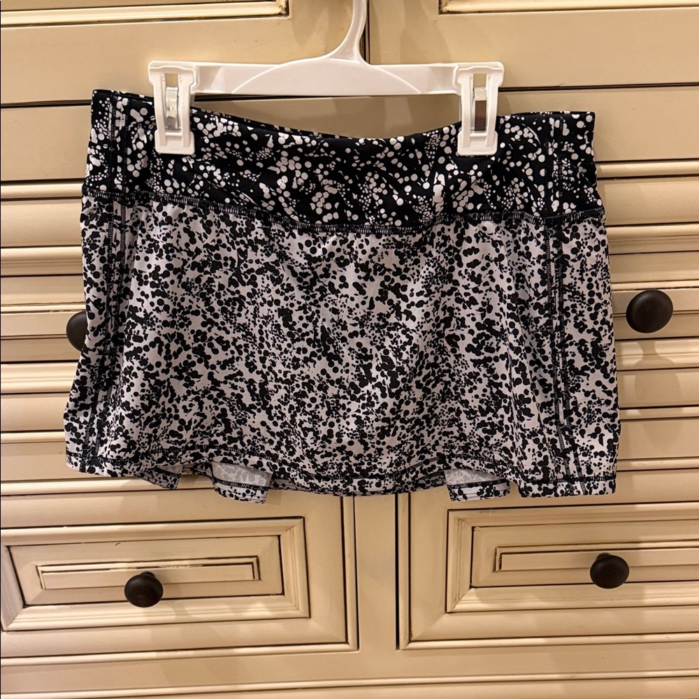 Lululemon Athletica Black and White Floral Skirt